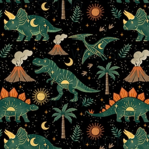 Puede incluir: Un patrón repetitivo sobre fondo negro que presenta dinosaurios verdes, incluyendo un triceratops, un pterodáctilo, un tiranosaurio rex y un estegosaurio, intercalados con volcanes naranjas, palmeras, soles, lunas crecientes y estrellas.