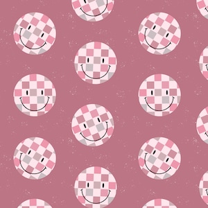 Könnte beinhalten: Ein sich wiederholendes Muster aus Smiley-Gesichtern auf einem malvenfarbenen Hintergrund. Jedes Smiley-Gesicht ist ein Kreis mit einem Schachbrettmuster in Rosa- und Grautönen. Die Gesichter haben schwarze Augen und gebogene Smileys.