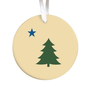1901 oude MAINE VLAG Circle Christmas Ornament-kunstwerk van Carol-Lynn Rössel, Maine Flag Christmas Decor, Maine Pine Tree Christmas Ornament