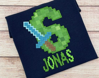 Pixel Videospiel Minenzahl Shirt, Gamer pixeliges Schwert, Dimond Schwert, Besticktes Kinder T-Shirt, Junge Geburtstag 6 7 8 9 10, Geburtstagsgeschenk