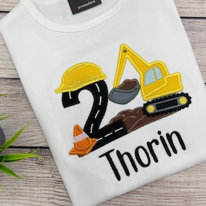 Chemise d'anniversaire de pelle, T-shirt brodé avec nom et numéro de pelle, Chemise de fête de la construction Digger, Anniversaire de garçon 2 3 4 5 6 image 1