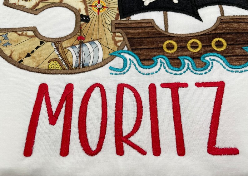 Piraten Geburtstag Shirt, Piratenschiff Motiv bestickt T-Shirt mit Namen und Nummer, Piraten Party Shirt, Jungen Geburtstag 1 2 3 4 5 6 7 8 9 Bild 6