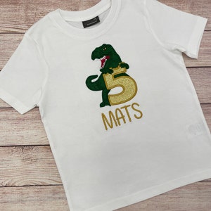 Dinosaurier Shirt Geburtstag personalisiert mit Name und Zahl Geburtstags Shirt Dino T-Rex, Besticktes Kinder Shirt, Geburtstagsgeschenk Bild 3