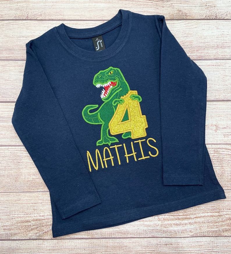 Dinosaurier Shirt Geburtstag personalisiert mit Name und Zahl Geburtstags Shirt Dino T-Rex, Besticktes Kinder Shirt, Geburtstagsgeschenk Bild 8