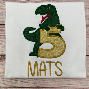 Dinosaurier Shirt Geburtstag personalisiert mit Name und Zahl Geburtstags Shirt Dino T-Rex, Besticktes Kinder Shirt, Geburtstagsgeschenk Bild 2