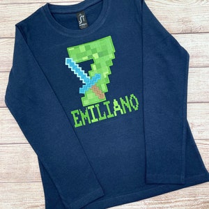 Pixel Videospiel Minenzahl Shirt, Gamer pixeliges Schwert, Dimond Schwert, Besticktes Kinder T-Shirt, Junge Geburtstag 6 7 8 9 10, Geburtstagsgeschenk Bild 6