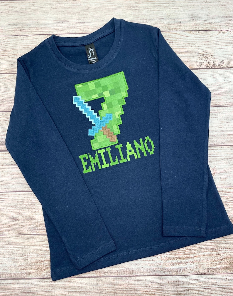 Pixel Videospiel Minenzahl Shirt, Gamer pixeliges Schwert, Dimond Schwert, Besticktes Kinder T-Shirt, Junge Geburtstag 6 7 8 9 10, Geburtstagsgeschenk Bild 6