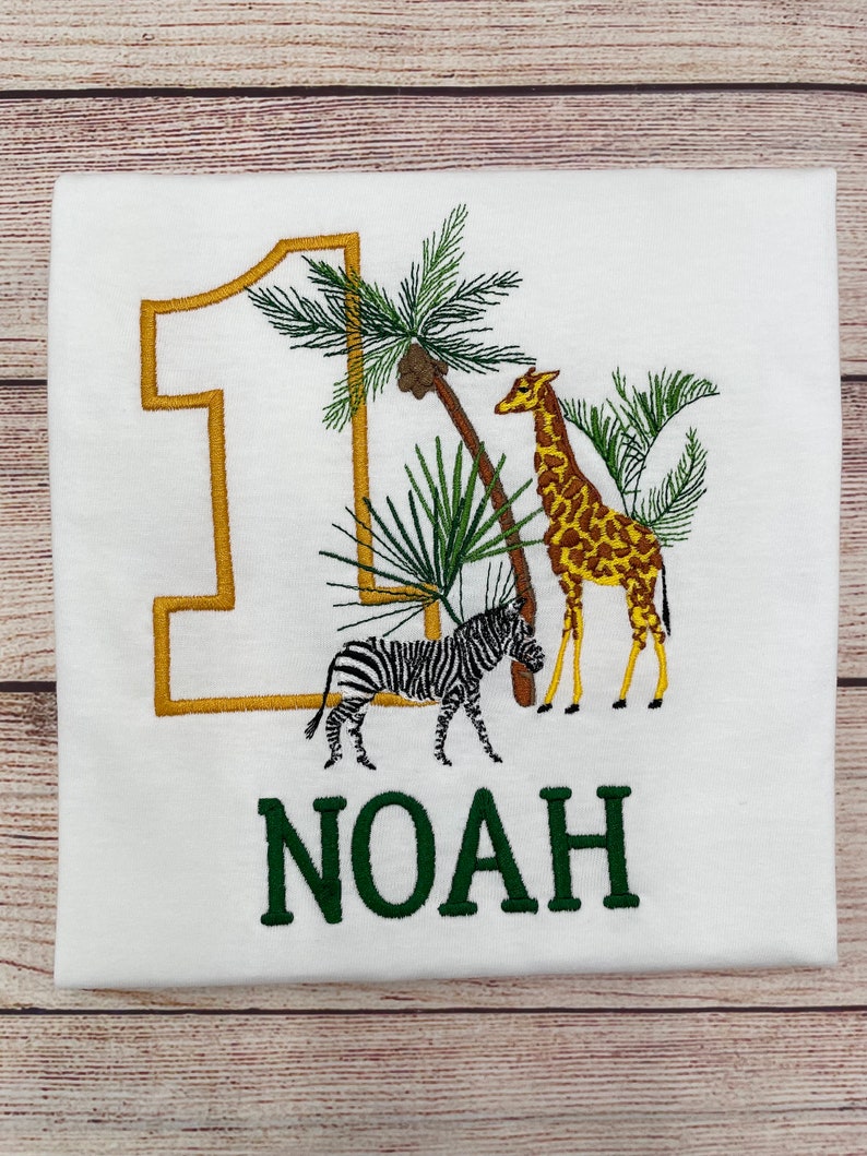 Personalisiertes Safari-Geburtstags-Shirt für Kinder, Gesticktes Safari-Geburtstags-Shirt, 1 2 3 Geburtstags-Shirt, Shirt mit Giraffe und Zebra Bild 2