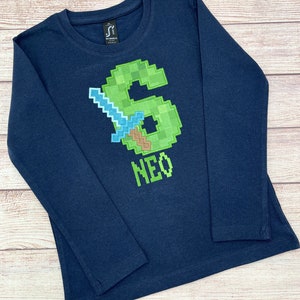 Pixel Videospiel Minenzahl Shirt, Gamer pixeliges Schwert, Dimond Schwert, Besticktes Kinder T-Shirt, Junge Geburtstag 6 7 8 9 10, Geburtstagsgeschenk Bild 4