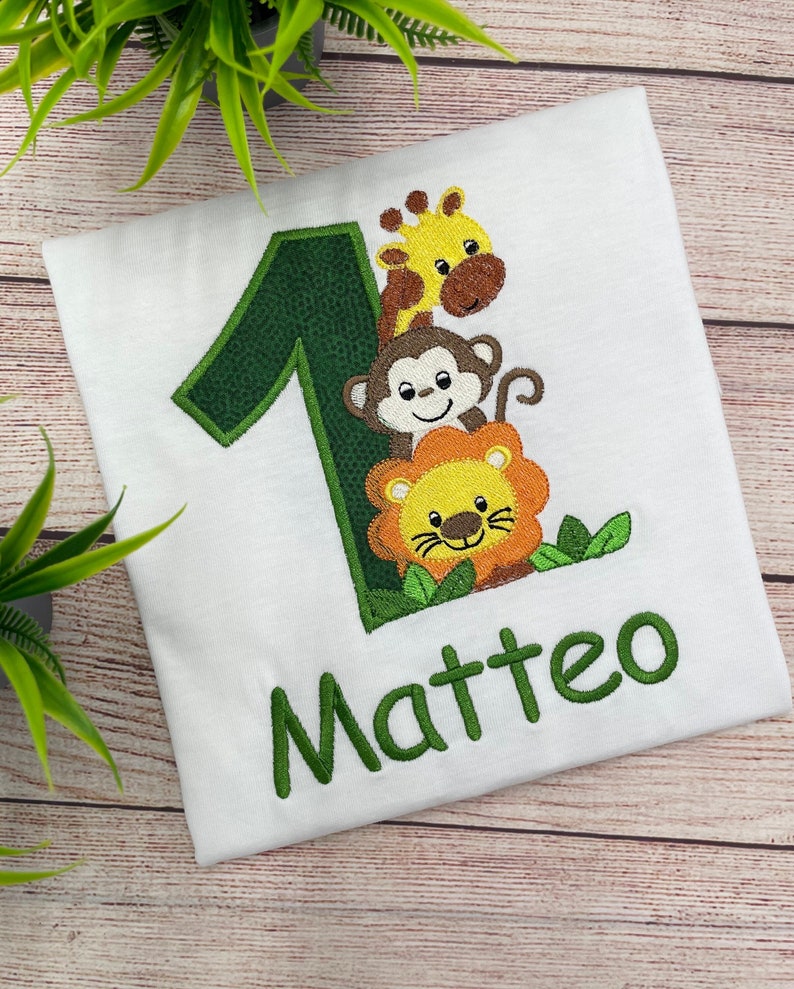 Personalisiertes Safari-Geburtstags-Shirt für Kinder, gesticktes Safari-Geburtstags-Shirt, 1 2 3 Geburtstags-Shirt, Shirt mit Giraffen-Affe-Löwen Bild 1