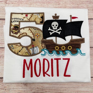 Piraten Geburtstag Shirt, Piratenschiff Motiv bestickt T-Shirt mit Namen und Nummer, Piraten Party Shirt, Jungen Geburtstag 1 2 3 4 5 6 7 8 9 Bild 2