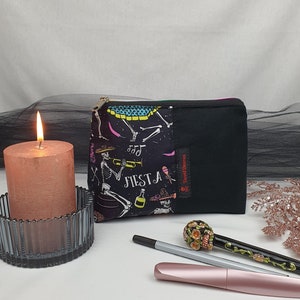 Kleine, handgefertigte Tasche mit tanzenden Skeletten zum "Dias de los Muertos", eine beonsere Tasche für einen besonderen Menschen