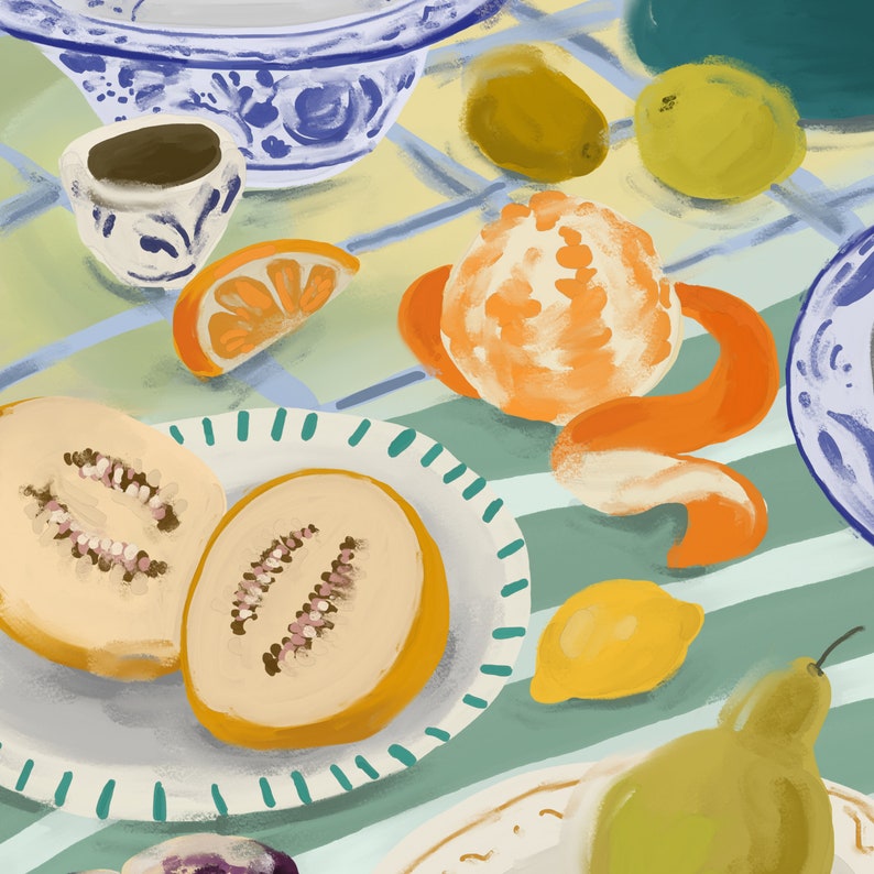 Pode incluir: Uma natureza-morta com uma variedade de frutas e vegetais sobre uma toalha de mesa listrada. H&aacute; uma tigela de frutas, um prato de fatias de mel&atilde;o, uma x&iacute;cara de caf&eacute; e uma p&ecirc;ra.