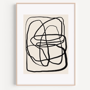Può includere: Stampa d'arte astratta con linee nere su sfondo crema. Le linee sono disegnate in modo casuale e organico, creando un senso di movimento ed energia.