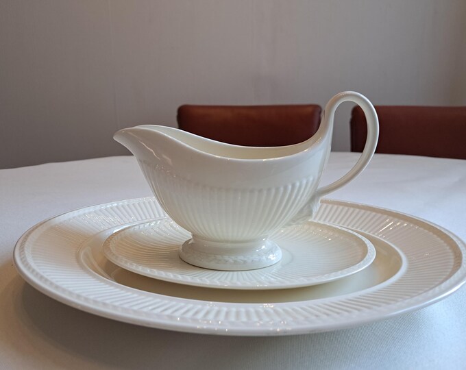 Wedgwood Edme gravy boat, sauce boat, sauciere, serving dish, meat dish