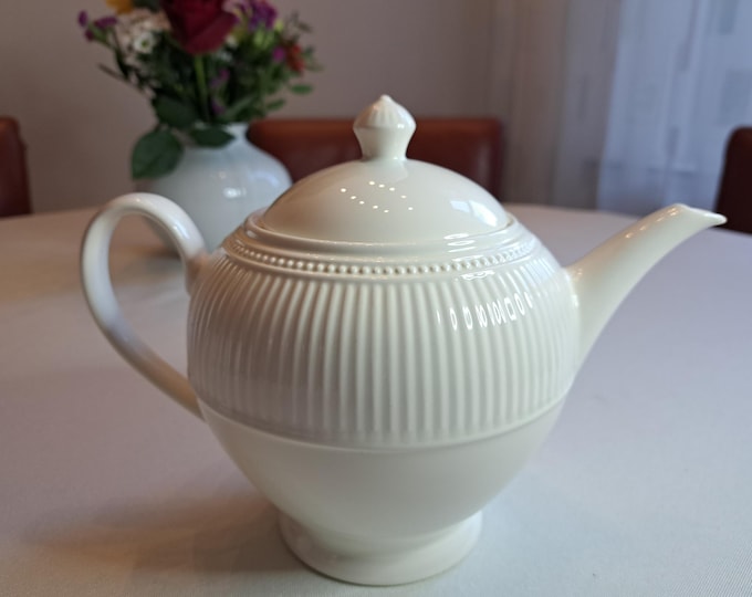 Wedgwood Windsor teapot, cream set, sugar bowl, cream/milk jug