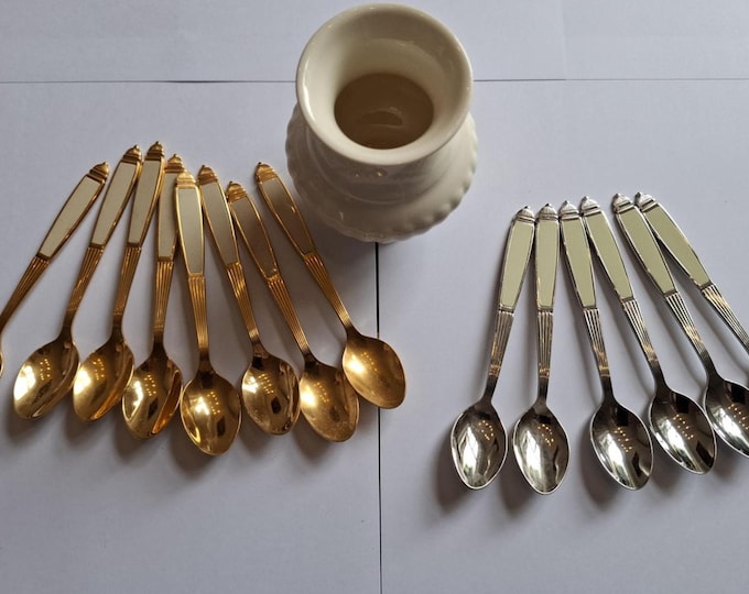 Wedgwood Edme spoons, spoon vase