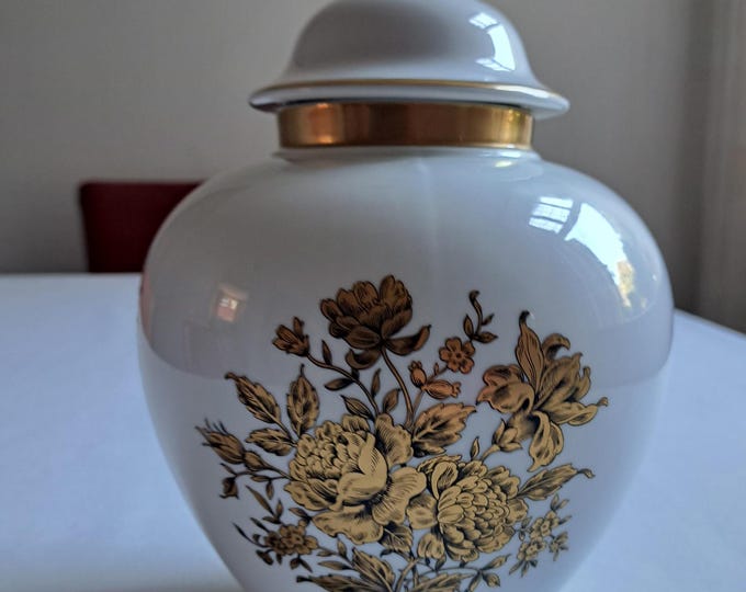 Gerold & Co. Tettau Bavaria flower vase with lid