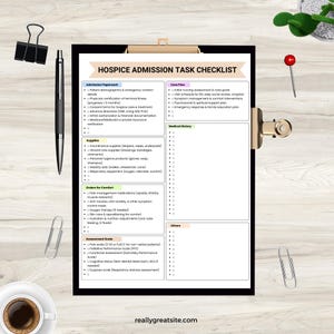 Pu&ograve; includere: Un elenco di controllo per le attivit&agrave; di ammissione all'hospice, con sezioni per la documentazione di ammissione, il piano di assistenza, la storia medica, gli ordini di comfort, le scale di valutazione e altri. L'elenco di controllo &egrave; stampato su un foglio di carta bianco con intestazioni verdi.