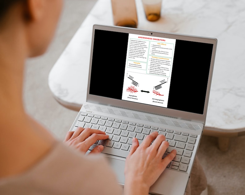 Pode incluir: Um computador port&aacute;til com um teclado branco e uma tela exibindo um diagrama sobre inibidores da angiog&ecirc;nese. O diagrama mostra os efeitos dos inibidores da angiog&ecirc;nese nos vasos sangu&iacute;neos.