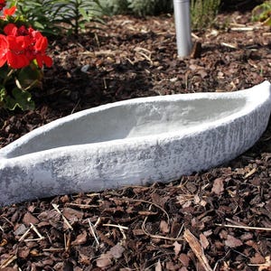 Middelgrote golvende plantenbak, 18 cm, vorstbestendig – organische golfvorm, tuindecoratie, gegoten steen, handgemaakt, cadeau