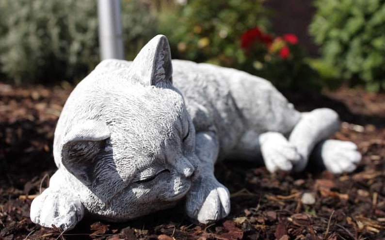 Large sleeping stone cat figure, frost-resistant – impressive sleeping cat garden decoration, cast stone, handmade gift image 2