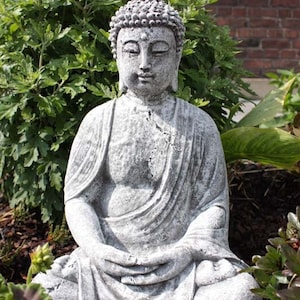 Stenen beeld van grote Boeddha Shiva