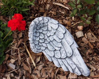 Stone figure with large angel wings, frost-resistant – comforting grave decoration, cast stone, handmade gift