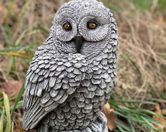 Stone figure of a snowy owl, 25 cm, frost-resistant – majestic winter owl, garden decoration, cast stone, handmade, gift