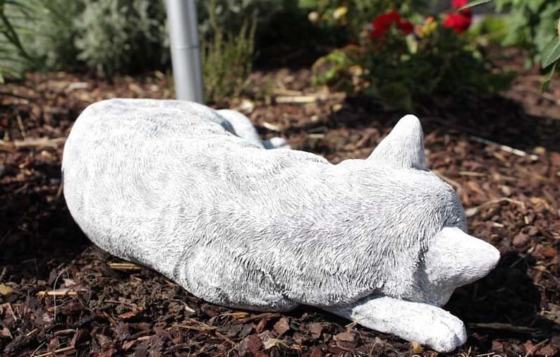 Large sleeping stone cat figure, frost-resistant – impressive sleeping cat garden decoration, cast stone, handmade gift image 3