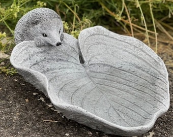 Stone and Style Vogeltränke Insektentränke Igel auf Blatt Steinguss frostfest