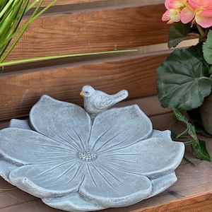 Stein Vogeltränke Blatt mit Vogelchen frostfest – romantische Herzschale Gartendeko Steinguss handgefertigt Geschenk frostfest