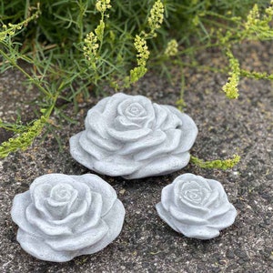 Conjunto de 3 flores de pedra Stone and Style, flor de rosa, resistente à geada, resistente às intempéries, pedra fundida