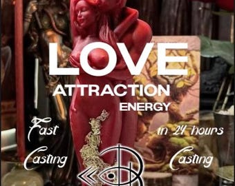 Puede incluir: Una vela roja con forma de pareja abrazándose, con la palabra "LOVE" en blanco. La vela tiene detalles dorados y las palabras "ATTRACTION ENERGY". También se ven las palabras "Fast Casting" y "in 24 hours Casting".