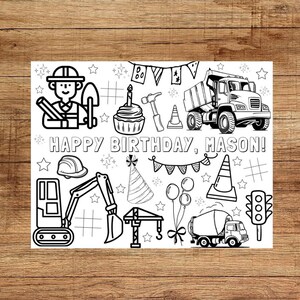 Pode incluir: Cartão de aniversário em preto e branco com veículos e ferramentas de construção. Inclui um caminhão basculante, uma escavadeira, uma betoneira e um trabalhador da construção. O texto "HAPPY BIRTHDAY, MASON!" está presente.