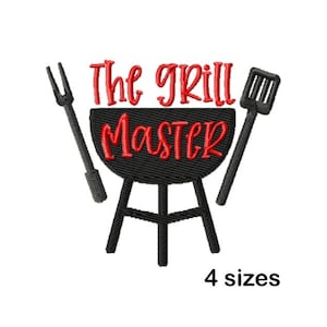 Op de afbeelding: Geborduurd ontwerp met een zwarte grill met de tekst "The Grill Master" in rood. Het ontwerp bevat een zwarte spatel en een zwarte vork.
