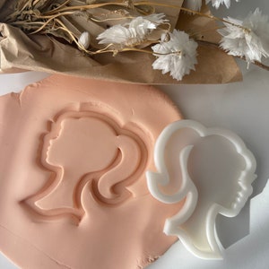 Cortador de galletas de silueta de cabeza de muñeca y sello de fondant, grabador, sello de galleta personalizado, sello de galleta, cabeza de muñeca