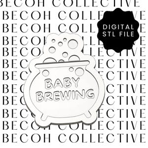 Puede incluir: Un diseño blanco en forma de caldero con el texto "BABY BREWING" en su interior. Es un archivo STL digital, ideal para la impresión 3D. El fondo presenta un patrón repetido de las palabras "BECOH COLLECTIVE".