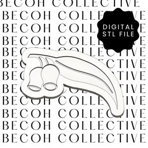 Puede incluir: Un diseño blanco y estilizado de lirio de los valles, probablemente un cortador de galletas o una plantilla artesanal. El diseño incluye dos flores en forma de campana y una hoja larga y curvada. También incluye el texto "DIGITAL STL FILE".