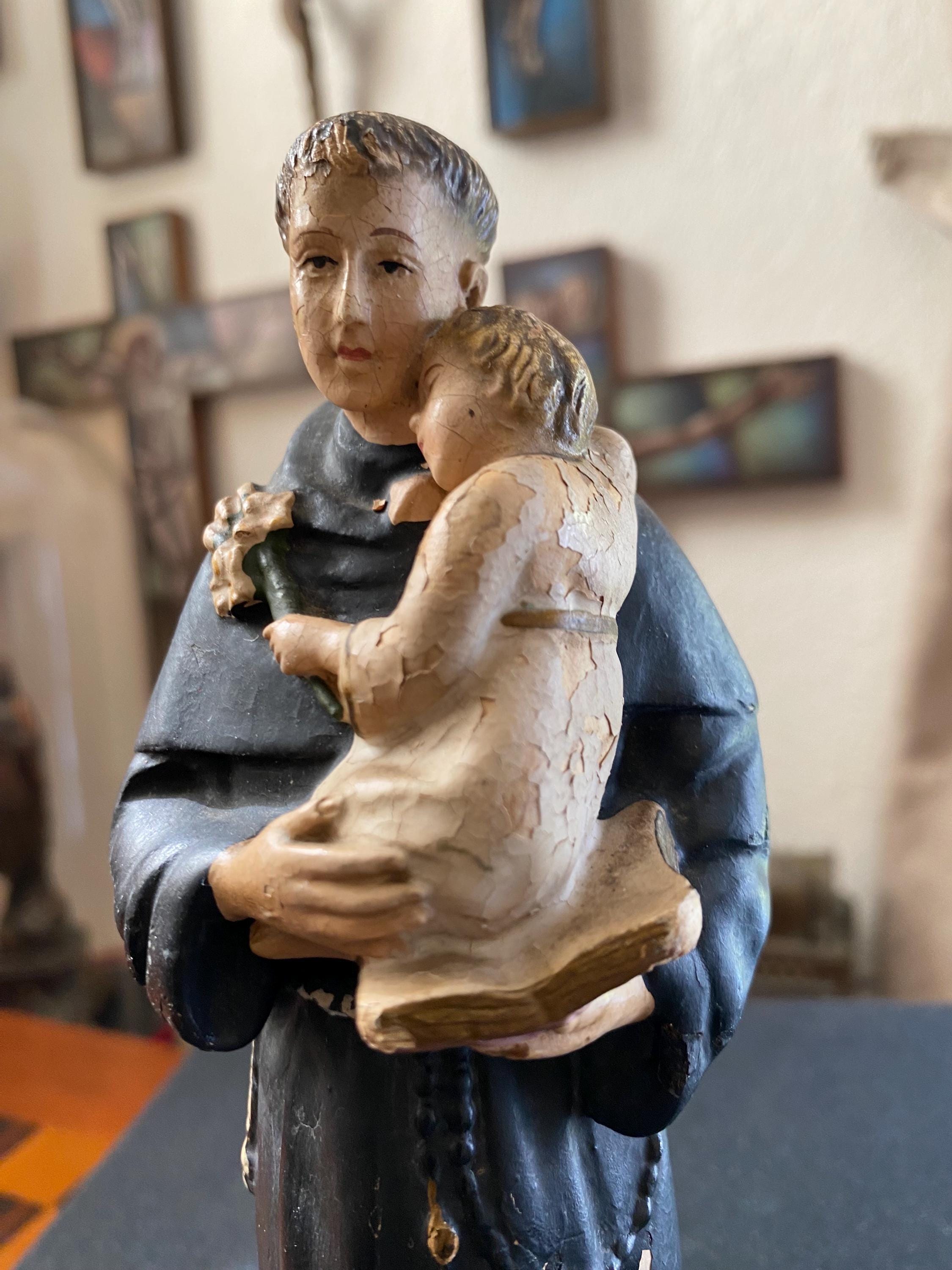 古いアンティークの彫像、パドヴァの聖アントニオと幼子イエス。非常に