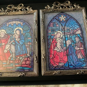 Set Mooie oude 3D bidprentjes in zeer oude zware lijsten, Maria met kind omringd door heiligen. 18x12 CM.