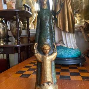 Mary and Child statue without console, Van Paridon brothers (1920). Old, antique Dutch religious statue sculpture.