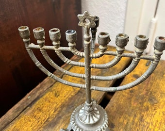 Beautiful old Jewish candlestick, 24 cm high, 8 arms, 1 servant.