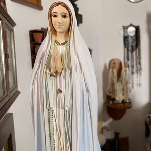 Dear Lady Fatima, glass eyes, no crown, antique religious statue sculpture Fatima. Old, hand-painted, religious wood pulp. 49 cm