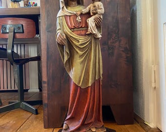 聖母マリアと幼子イエス・キリストの大きな像。1850年頃に製作
