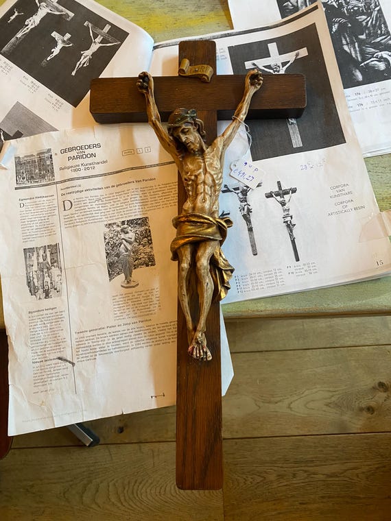 十字架インリ、十字架像、ヴァン・パリドン兄弟。44 cm x 23 cm。資料