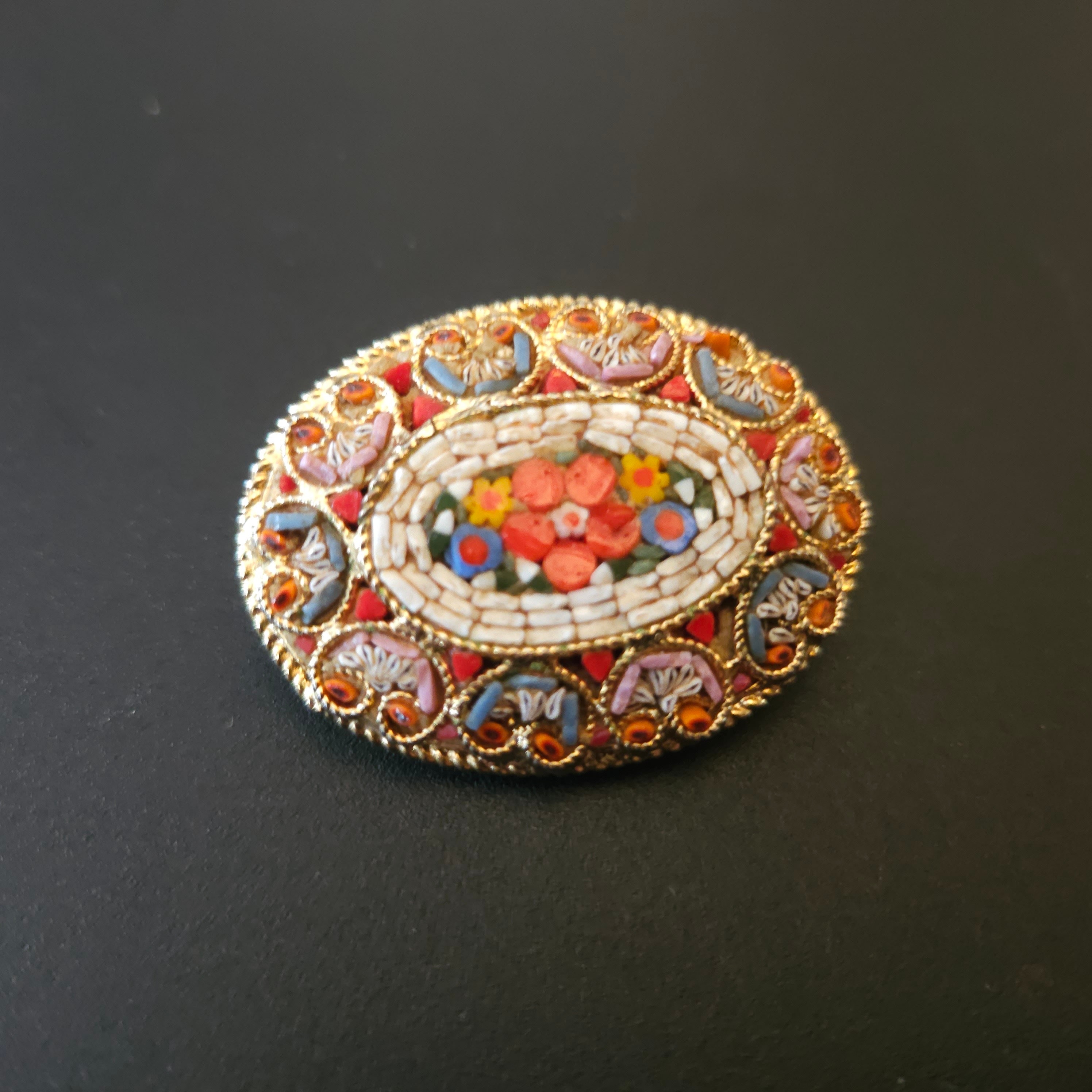 Broche Ovale Vintage Micro Mosaïque Fleurs En Verre émaillé Argenté - Très Bon état