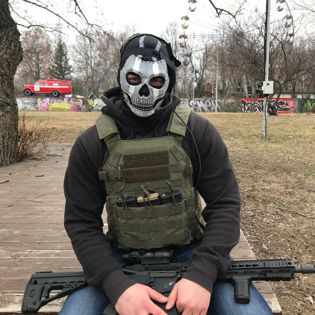 Call of Duty Ghosts Cosplay? (Nvg's are the goggles from the Modern Warfare  Dark Edition.) : r/airsoft