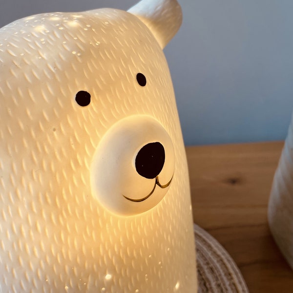 Lampe de table en porcelaine ours | Enfants | Veilleuse | Sculpté à la main | Parfait pour la chambre de bébé | Finition mate en blanc