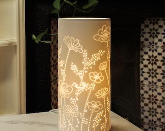 Porcelain Columna Table Lamp in a Daisies design